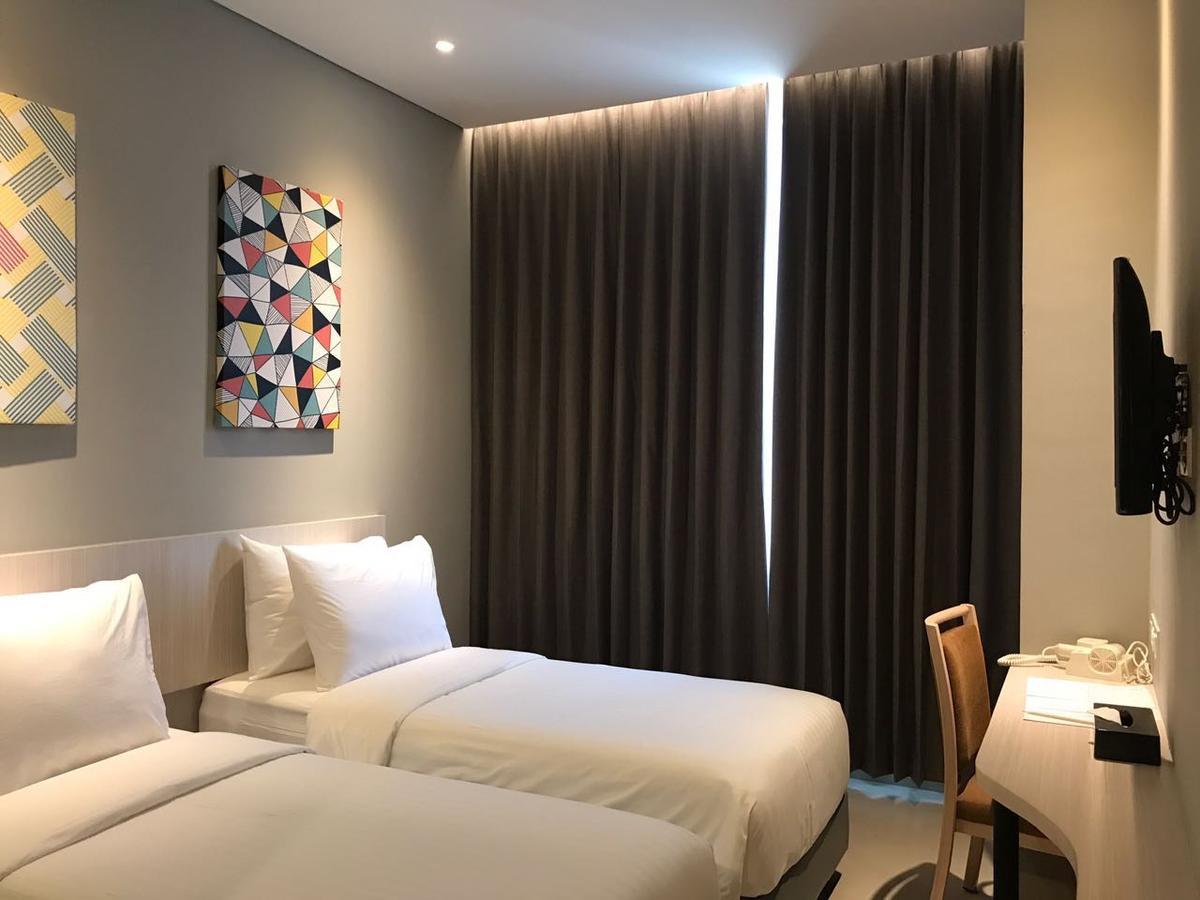 Celecton Blue Cikarang Hotel Luaran gambar