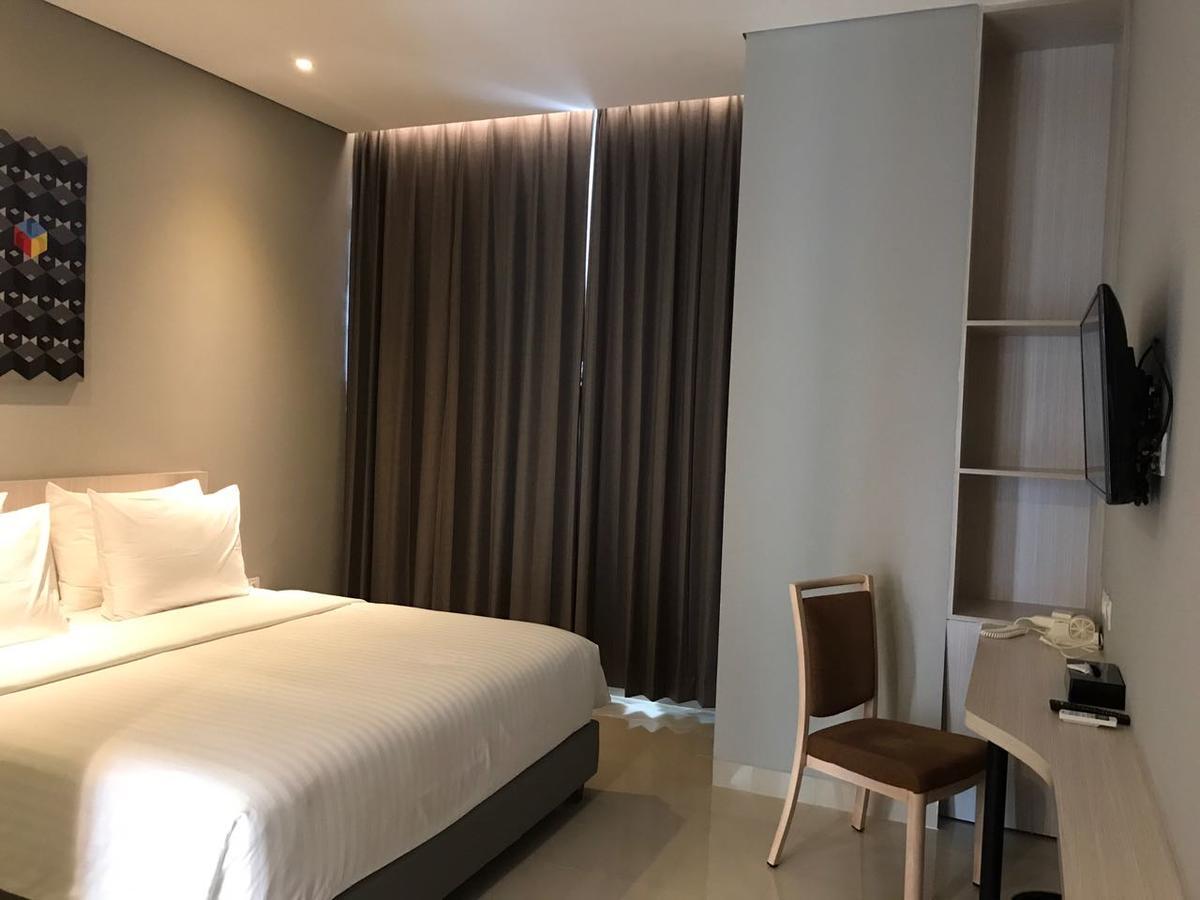 Celecton Blue Cikarang Hotel Luaran gambar