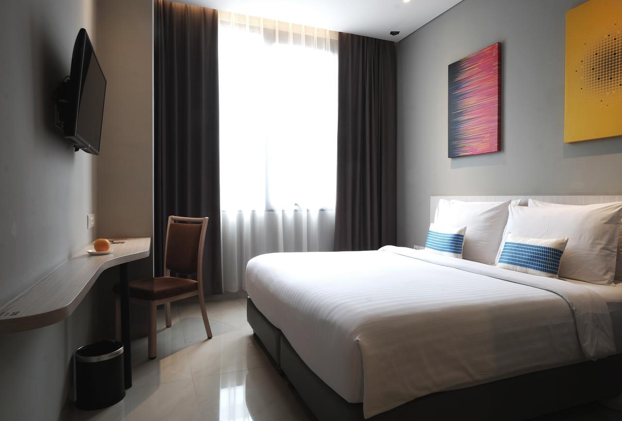 Celecton Blue Cikarang Hotel Luaran gambar